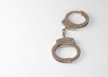 Рязанские полицейские грубо задержали учительницу, которую приняли за закладчицу Рязанские полицейские грубо задержали учительницу, которую приняли за закладчицу