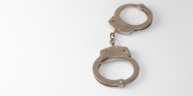 Рязанские полицейские грубо задержали учительницу, которую приняли за закладчицу Рязанские полицейские грубо задержали учительницу, которую приняли за закладчицу