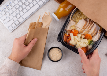 Маркетплейс Wildberries запустит экспресс-доставку готовых блюд из ресторанов