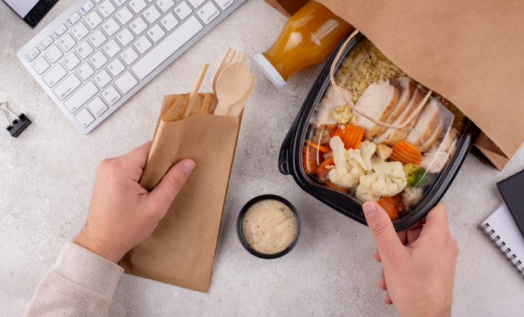 Маркетплейс Wildberries запустит экспресс-доставку готовых блюд из ресторанов