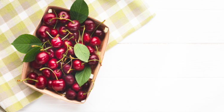 Врач Тен: россиянам, страдающим от гастрита, язвы и панкреатита следует отказаться от черешни