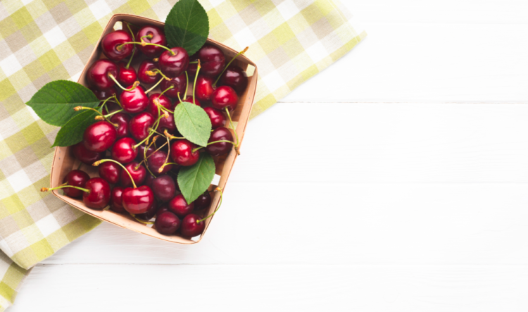 Врач Тен: россиянам, страдающим от гастрита, язвы и панкреатита следует отказаться от черешни