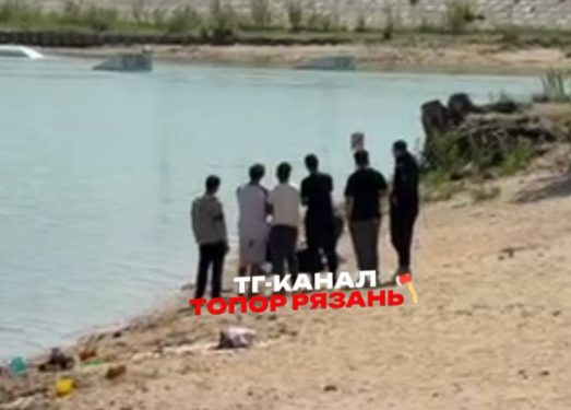 В Сети появились снимки с места Борковского карьера в Рязани, где утонул иностранец В Сети появились снимки с места Борковского карьера в Рязани, где утонул иностранец