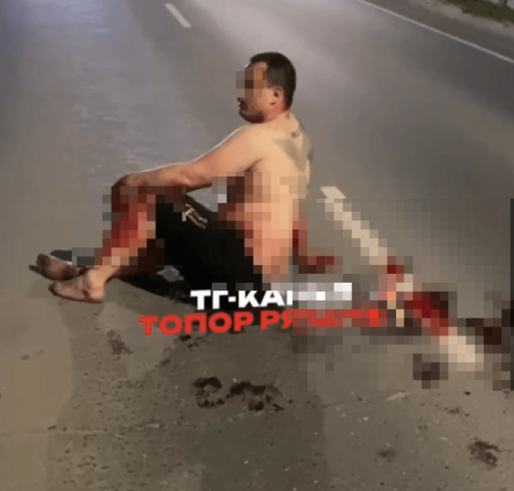 В рязанском Мурмино на проезжей части засняли окровавленного мужчину