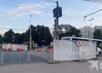 Около рязанского вокзала "Рязань-1" перекрыли пешеходный переход Около рязанского вокзала «Рязань-1» перекрыли пешеходный переход