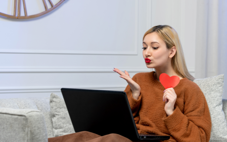 Сайты знакомств начнут маркировать анкеты ранее судимых женщин и мужчин