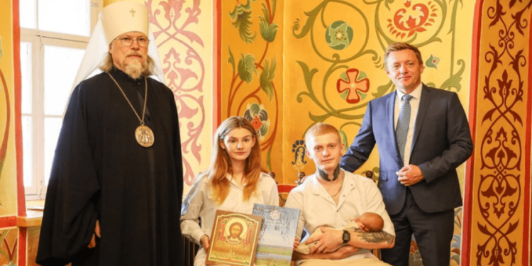 Рязанский митрополит Марк провел регистрацию рождения малыша в новом формате
