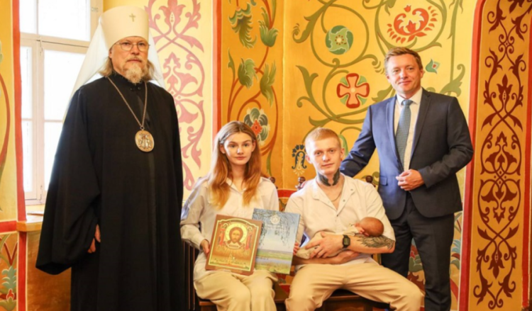 Рязанский митрополит Марк провел регистрацию рождения малыша в новом формате