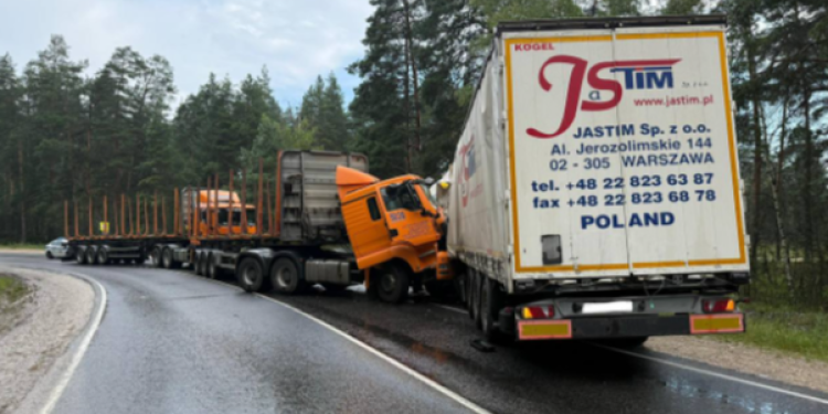 В массовом ДТП с грузовиками в Рязанской области пострадали два человека В массовом ДТП с грузовиками в Рязанской области пострадали два человека