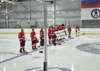 Хоккейная команда КПРФ почтила минутой молчания память Ивана Брысина Хоккейная команда КПРФ почтила минутой молчания память Ивана Брысина