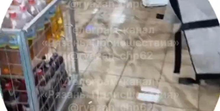Из-за ливня в Рязани затопило магазин
