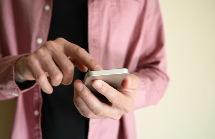 Песков заявил, что ограничения мобильного интернета в России оправданы