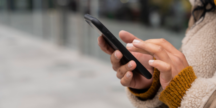 Песков: популярный мессенджер WhatsApp* должен соблюдать российские законы