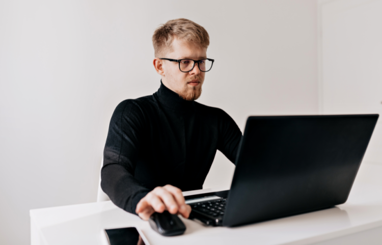 Госдума приняла закон о штрафах за поиск экстремистских материалов в Сети