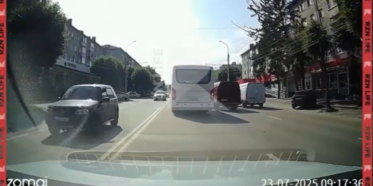 Рязанцы пожаловались на маршрутчика, грубо нарушившего ПДД