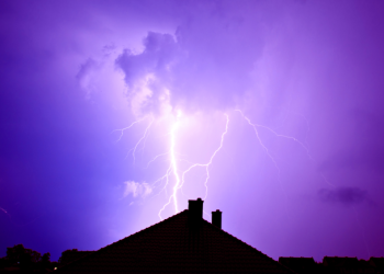 Рязанцев предупредили о граде, ливне и грозе 24 июля Рязанцев предупредили о граде, ливне и грозе 24 июля