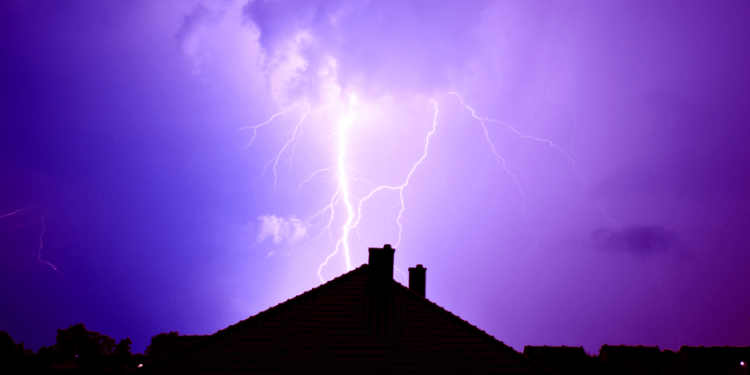 Рязанцев предупредили о граде, ливне и грозе 24 июля Рязанцев предупредили о граде, ливне и грозе 24 июля