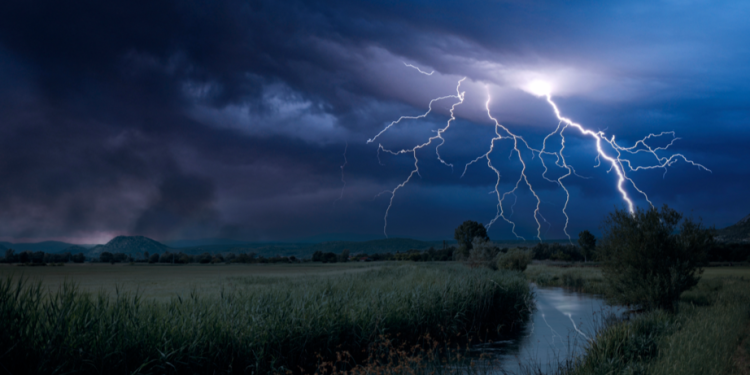 Синоптик Леус предупредил россиян о грозовых дождях