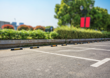 Возле Рязанской женской консультации №1 организовали удобную парковку для автомобилей