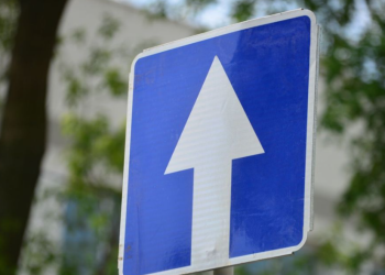 На участке автодороги по улице Корнилова частично перекроют проезд На участке автодороги по улице Корнилова частично перекроют проезд