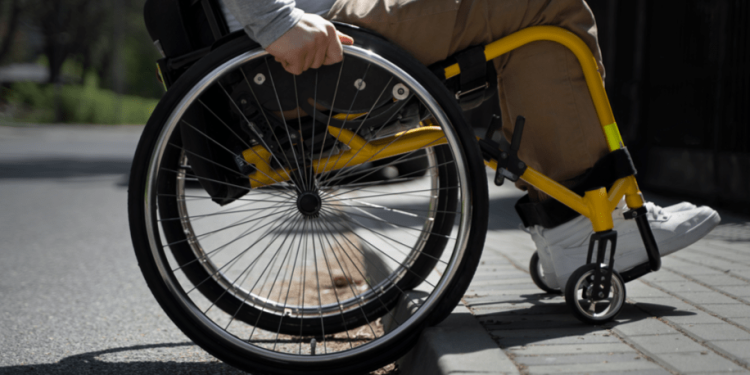 Инвалид-колясочник несколько дней не мог попасть в Рязанский онкодиспансер из-за сломанного подъемника Инвалид-колясочник несколько дней не мог попасть в Рязанский онкодиспансер из-за сломанного подъемника