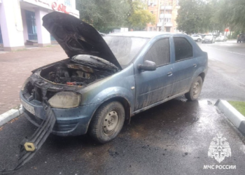 На улице Чкалова горела легковушка На улице Чкалова горела легковушка