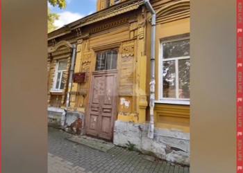 Рязанка пожаловалась на ужасное состояние фасада детсада №20 в центре Рязани