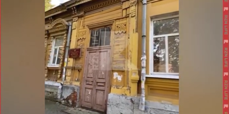 Рязанка пожаловалась на ужасное состояние фасада детсада №20 в центре Рязани Рязанка пожаловалась на ужасное состояние фасада детсада №20 в центре Рязани