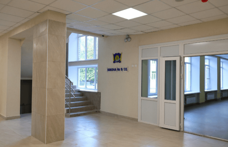 Мэр Рязани Виталий Артемов проверил готовность двух школ к началу нового учебного года
