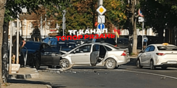 В центре Рязани произошло серьезное ДТП В центре Рязани произошло серьезное ДТП