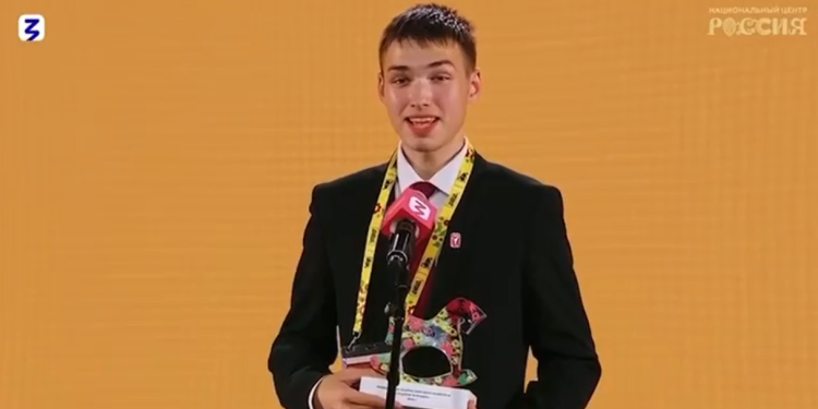 Рязанский школьник Лев Королев стал победителем конкурса "Родная игрушка" Рязанский школьник Лев Королев стал победителем конкурса «Родная игрушка»