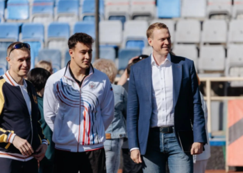 Рязанский губернатор Павел Малков побывал на юбилее "Зарядки с чемпионом" Рязанский губернатор Павел Малков побывал на юбилее «Зарядки с чемпионом»
