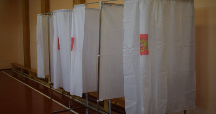 Мэр Рязани Артемов проверил готовность нескольких избирательных участков