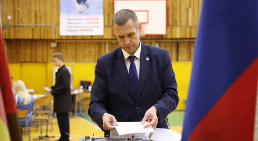 Ректор РязГМУ Роман Калинин привел на выборы депутатов Рязоблдумы сына