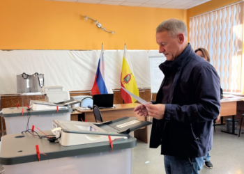 Председатель Рязанской облдумы Аркадий Фомин отдал свой голос на выборах Председатель Рязанской облдумы Аркадий Фомин отдал свой голос на выборах