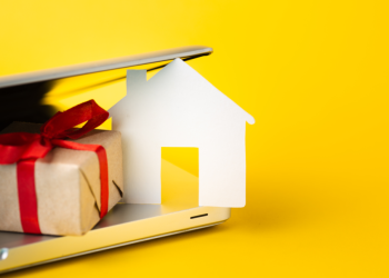 Нотариус Кашурин рассказал, какую недвижимость запрещается дарить даже близким