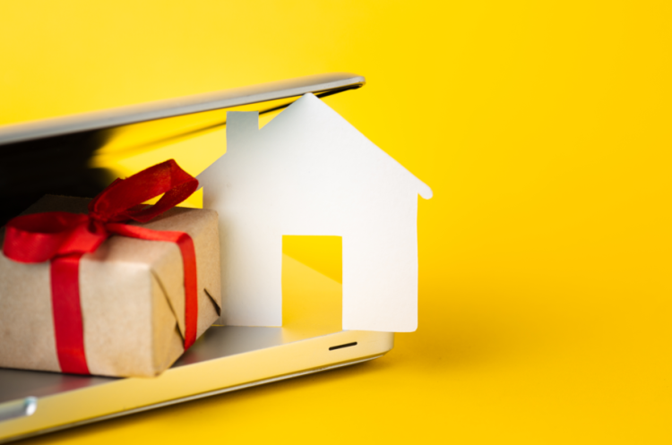 Нотариус Кашурин рассказал, какую недвижимость запрещается дарить даже близким