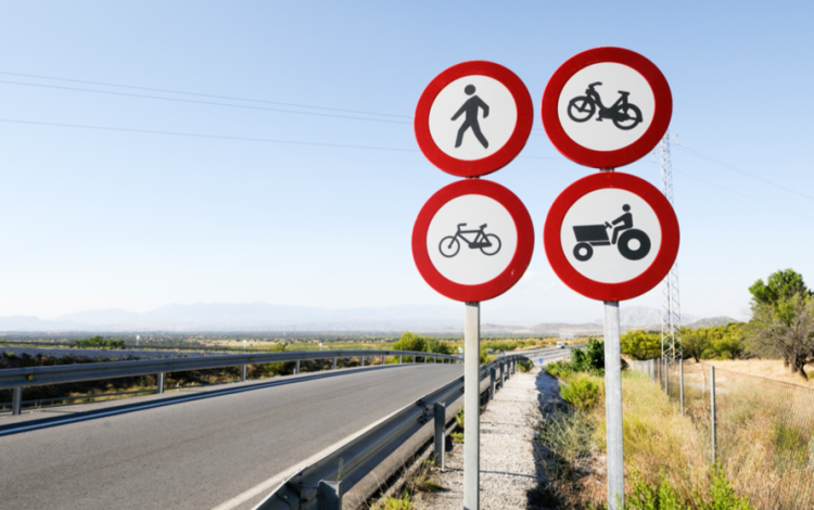 В 2026 году в России установят новые дорожные знаки