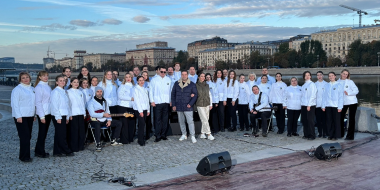 Рязанский молодежный хор из КДЦ "Октябрь" выступил на Первом канале Рязанский молодежный хор из КДЦ «Октябрь» выступил на Первом канале