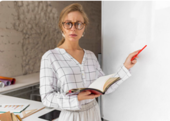 Рязанские учителя жалуются на отмены сельских выплат и надбавок за стаж Рязанские учителя жалуются на отмены сельских выплат и надбавок за стаж