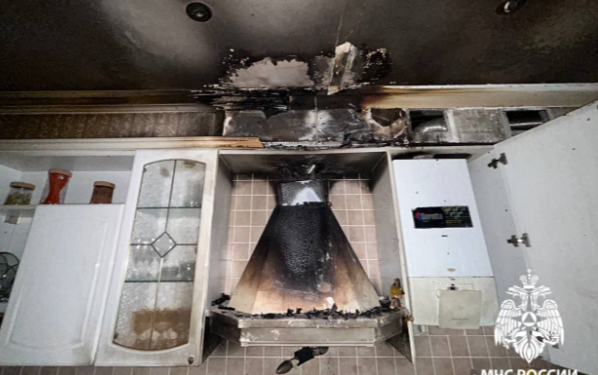 В рязанской многоэтажке загорелась кухня В рязанской многоэтажке загорелась кухня