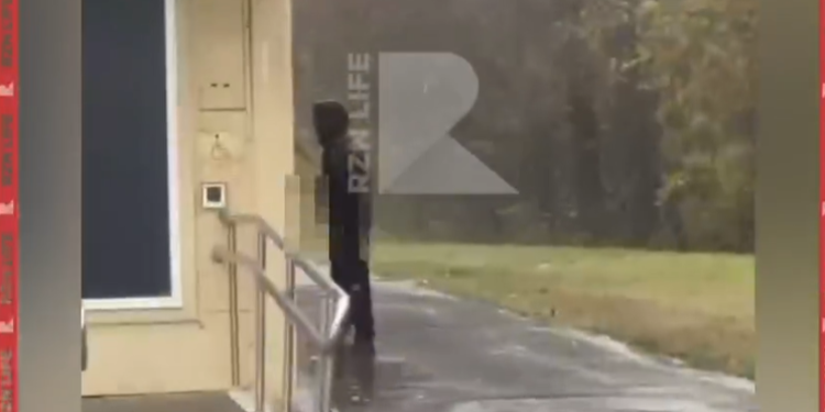 Рязанцы сообщили об онанисте на остановке около ТРЦ «Премьер»