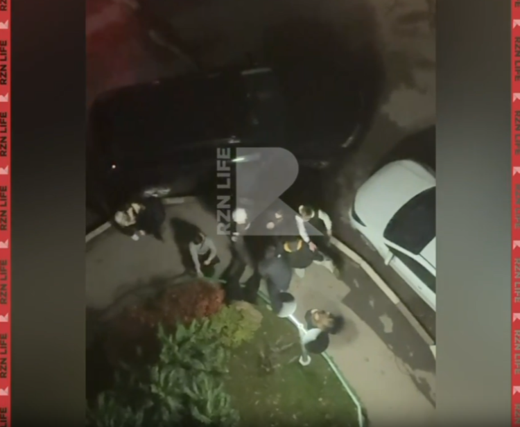 Рязанцы пожаловались на компанию пьяных подростков под окнами жилого дома