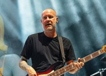В возрасте 48 лет умер бас-гитарист рок-группы "Limp Bizkit" Сэм Риверс В возрасте 48 лет умер бас-гитарист рок-группы «Limp Bizkit» Сэм Риверс