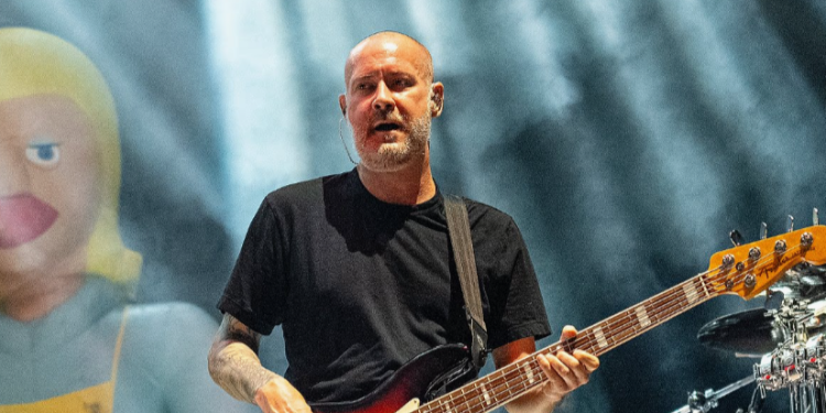 В возрасте 48 лет умер бас-гитарист рок-группы «Limp Bizkit» Сэм Риверс