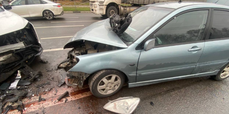 В ДТП на проезде Шабулина пострадал 20-летний водитель на Mitsubishi