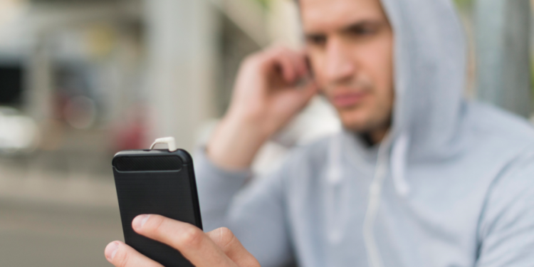 В Рязани мошенники звонят пенсионерам от имени работников поликлиник В Рязани мошенники звонят пенсионерам от имени работников поликлиник