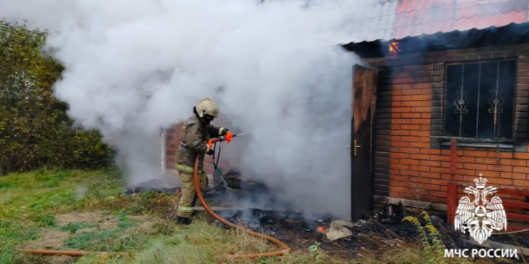 В рязанском Рыбном горел жилой дом В рязанском Рыбном горел жилой дом