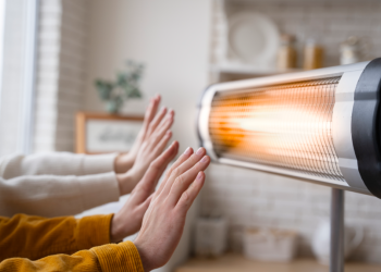 Россиянам рассказали, как сэкономить на электричестве зимой Россиянам рассказали, как сэкономить на электричестве зимой