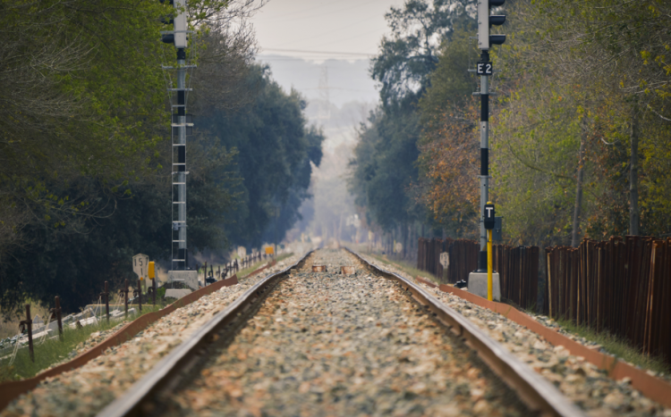 На железнодорожном переезде в Рязани поезд насмерть сбил мужчину